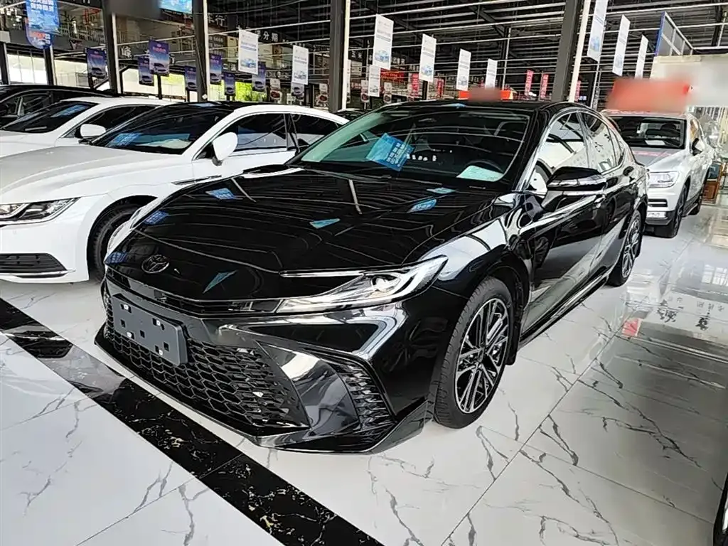 Toyota Camry — фото 9