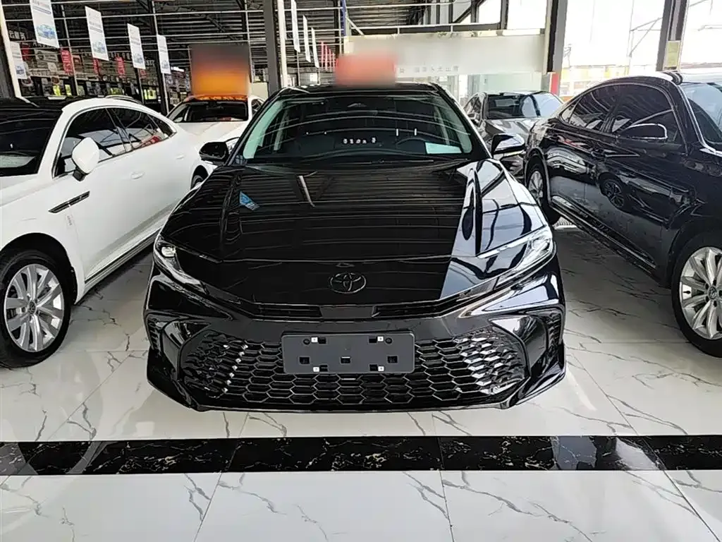 Toyota Camry — фото 8