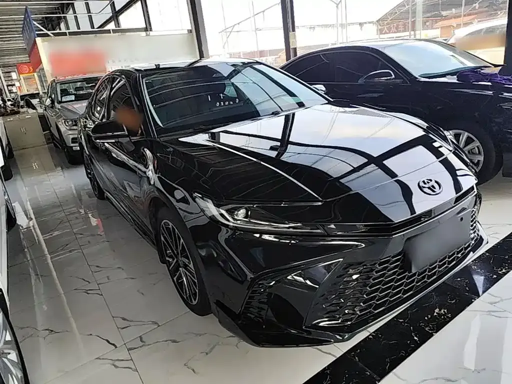 Toyota Camry — фото 10