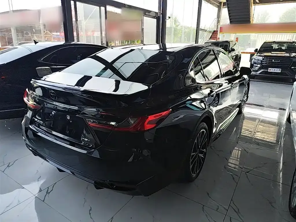 Toyota Camry — фото 5