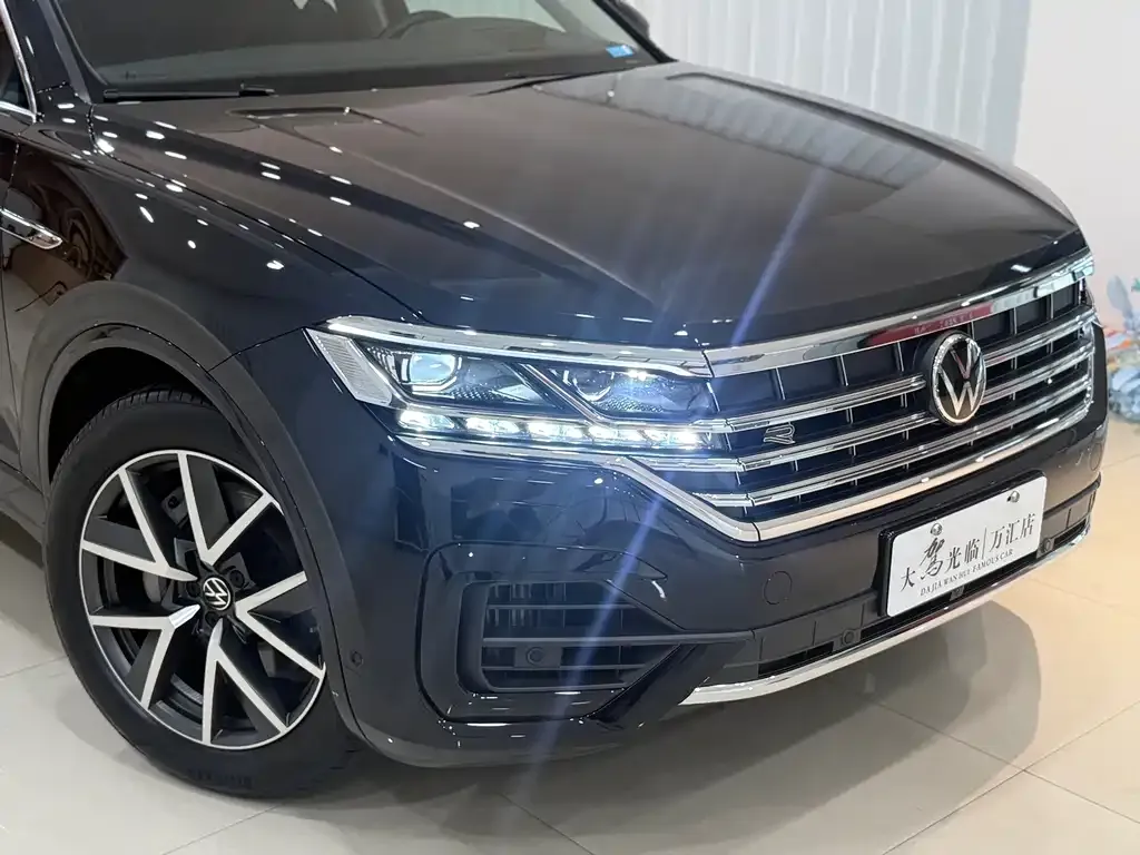 Volkswagen Touareg — фото 10