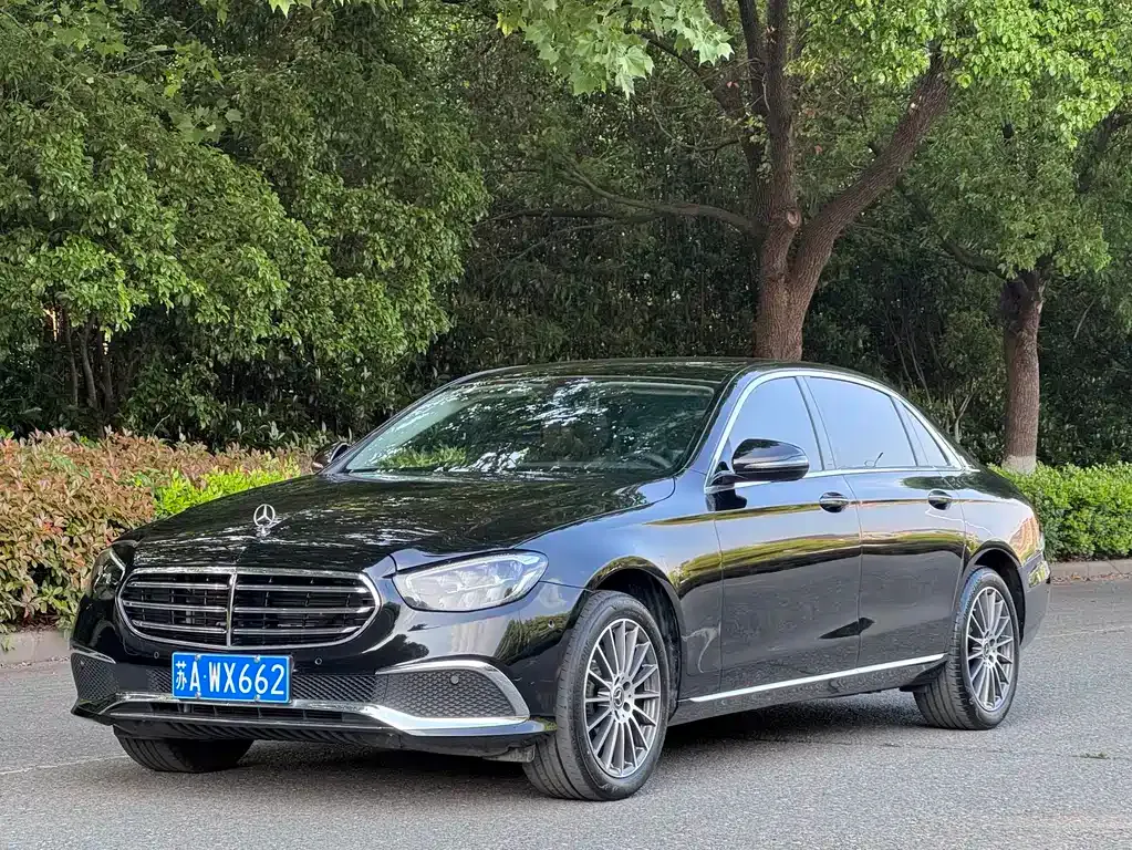 Mercedes-Benz E-Class — фото 1