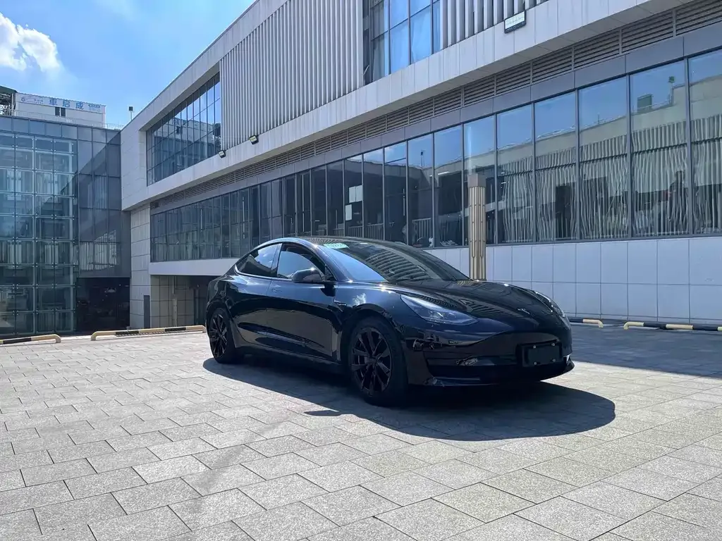 Tesla Model 3 — фото 10