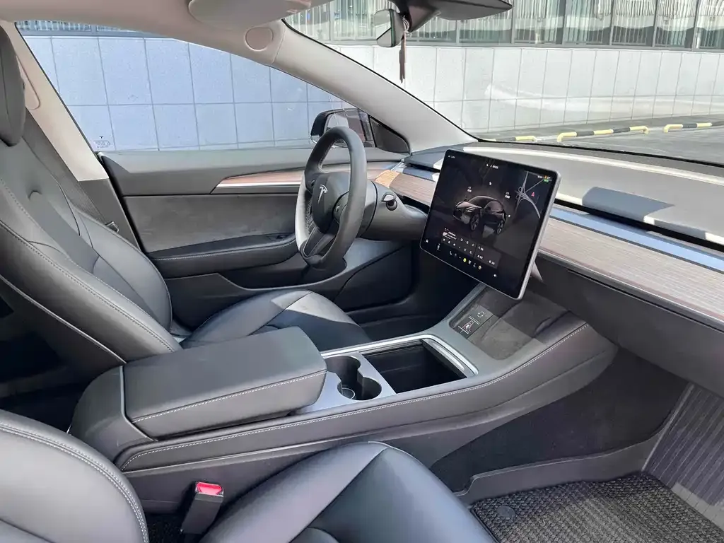 Tesla Model 3 — фото 9