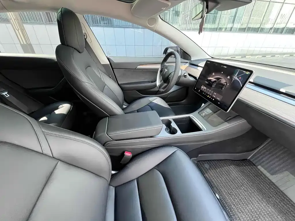 Tesla Model 3 — фото 7