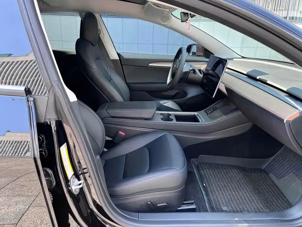 Tesla Model 3 — фото 3