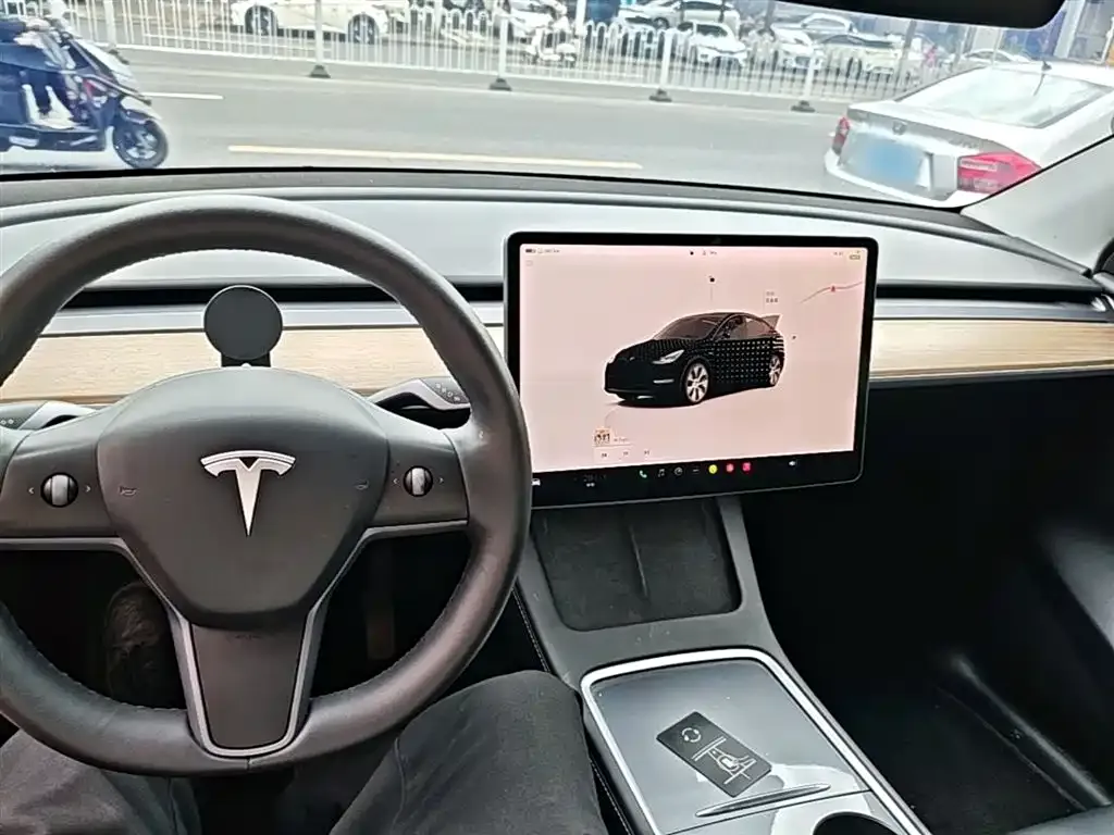 Tesla Model Y — фото 2