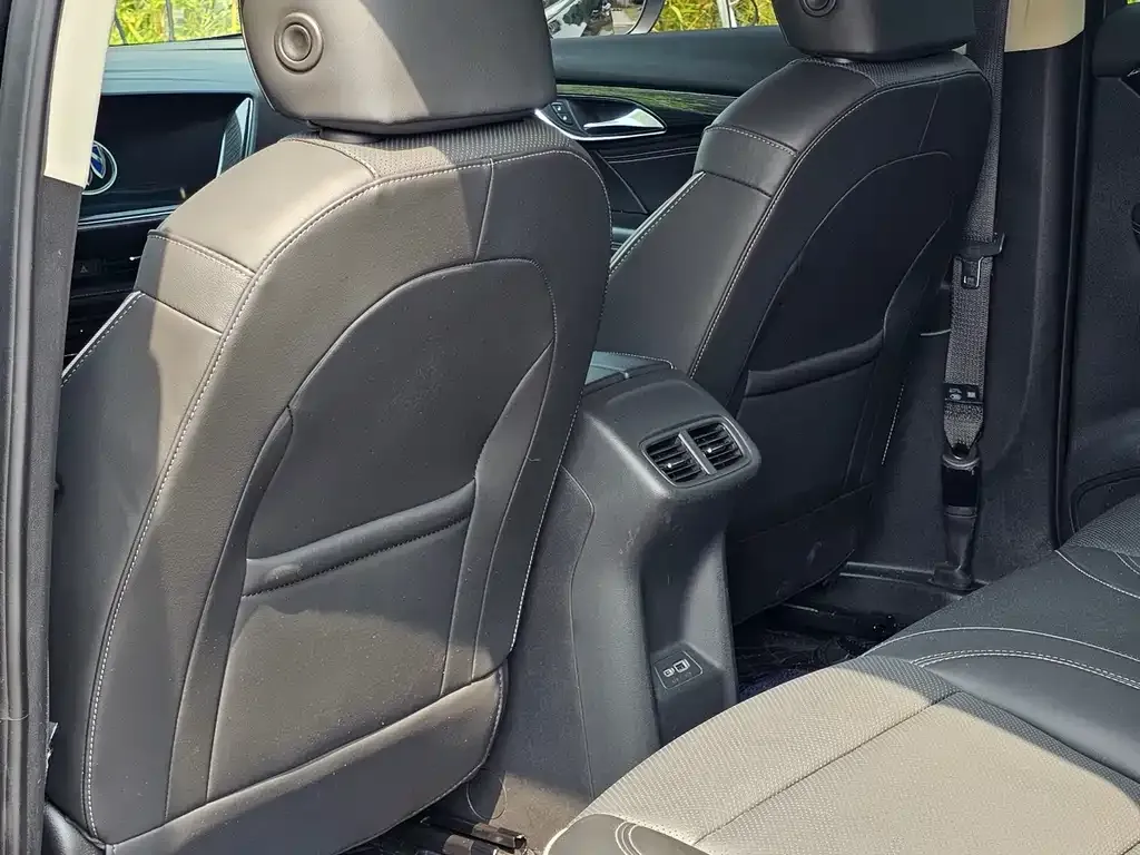 Buick Envision Plus — фото 2