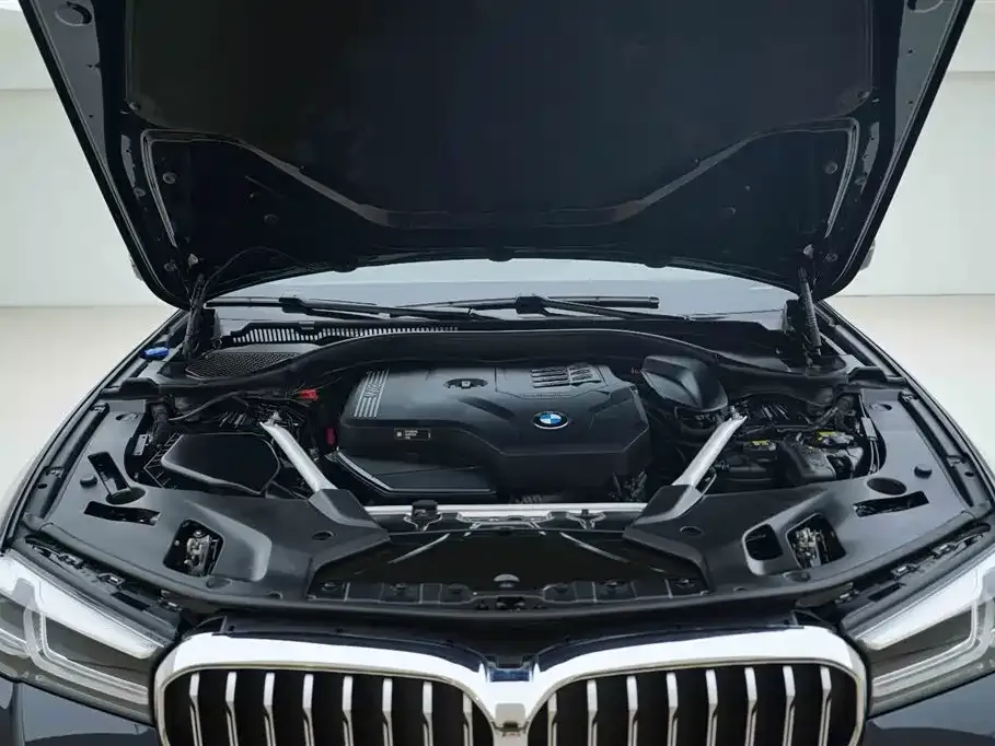 BMW 5 Series — фото 9