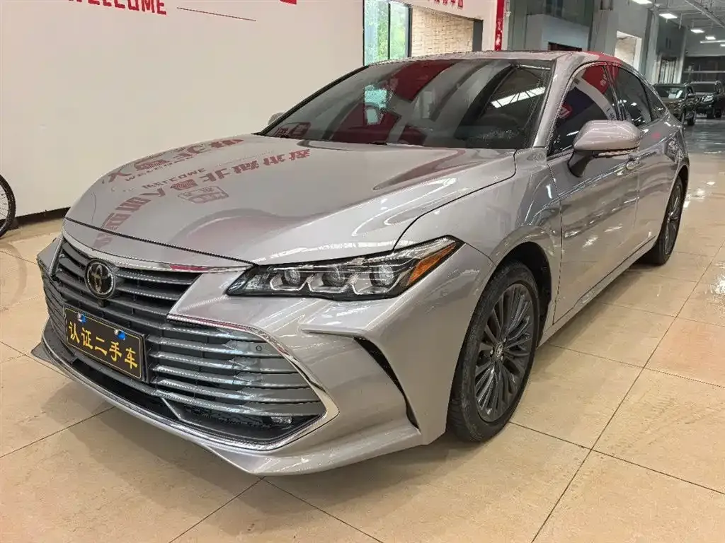 Toyota Avalon — фото 1