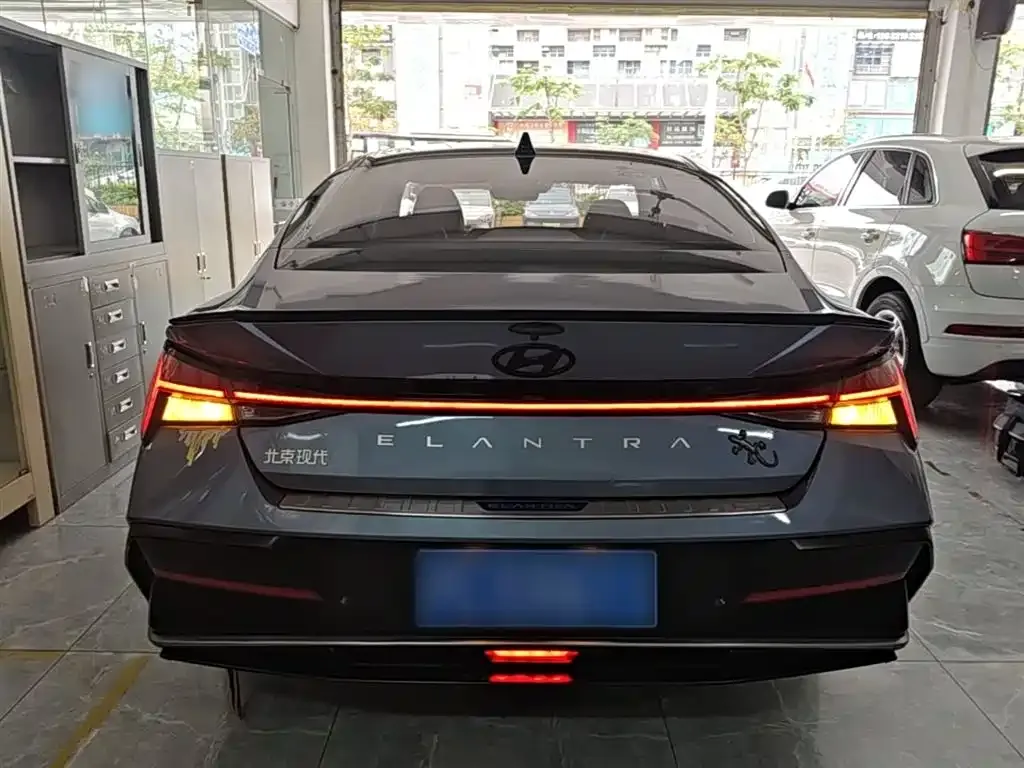 Hyundai Elantra — фото 4