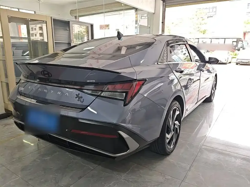 Hyundai Elantra — фото 2
