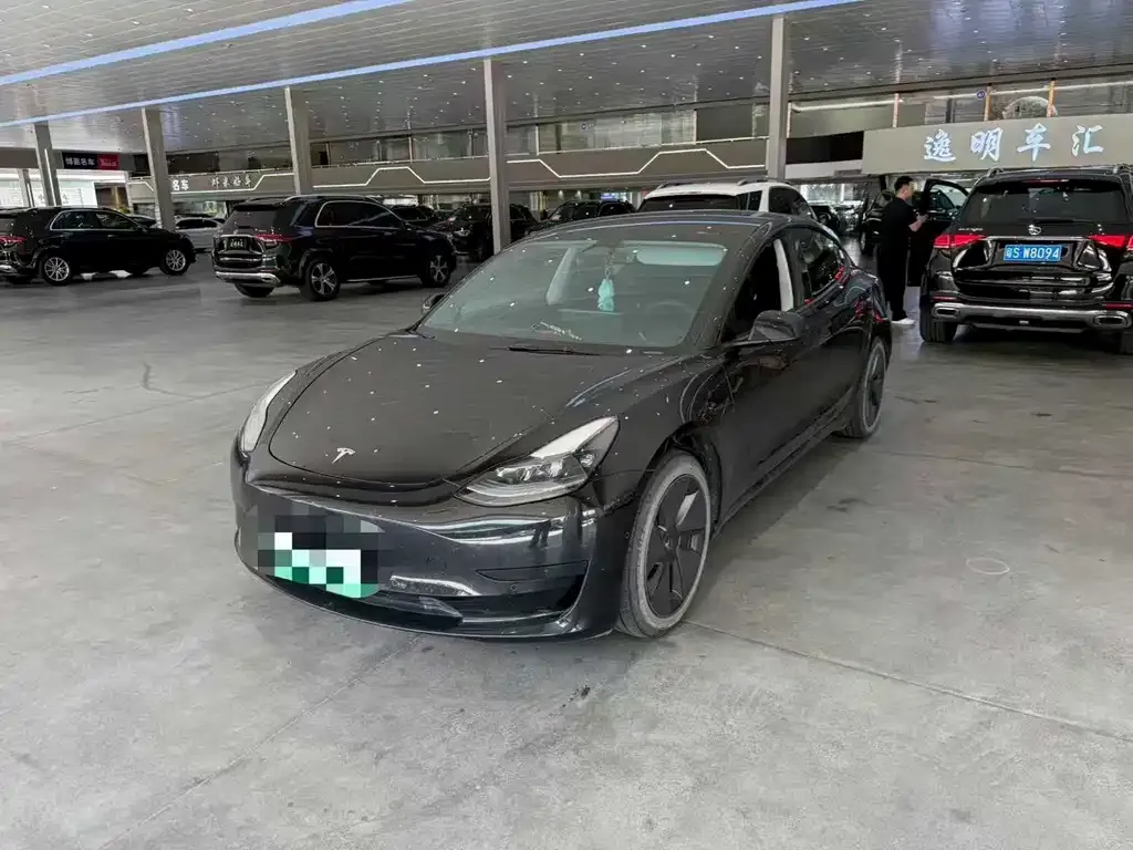 Tesla Model 3 — фото 1