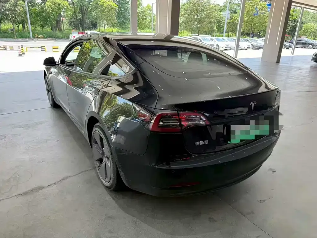 Tesla Model 3 — фото 4