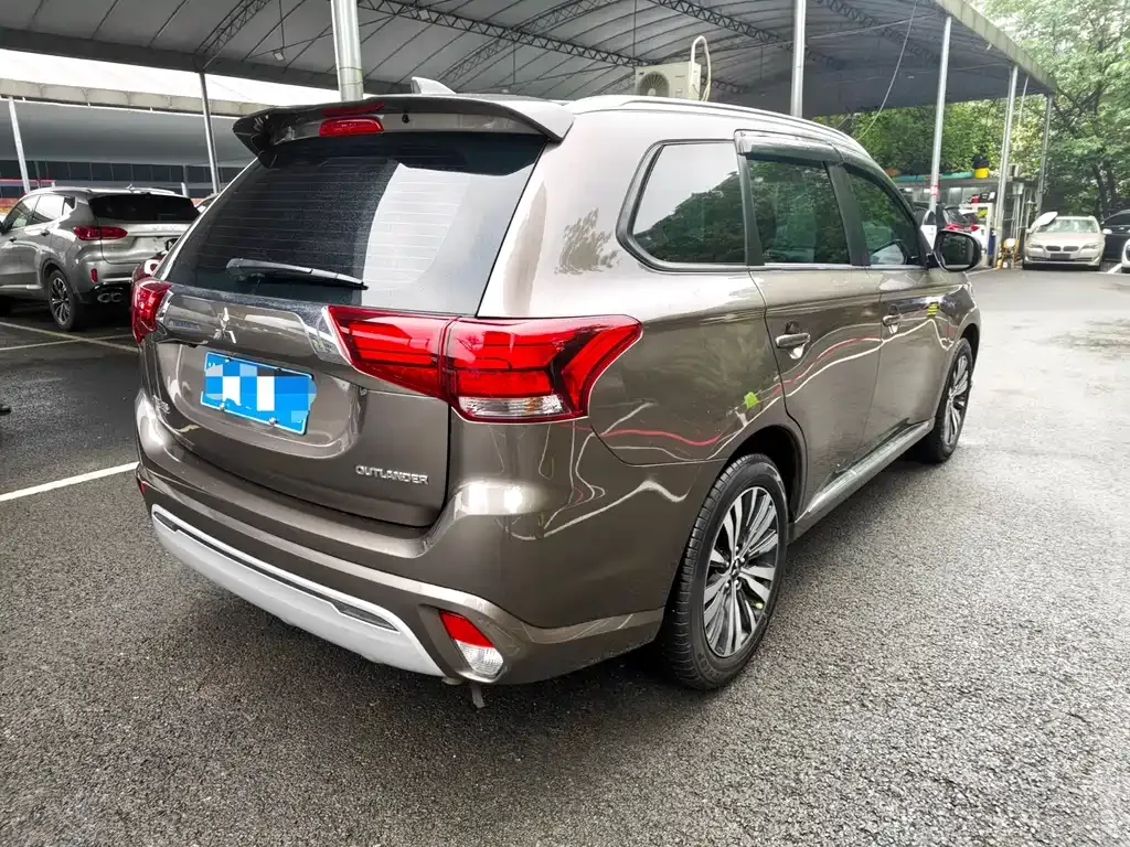 Mitsubishi Outlander — фото 8