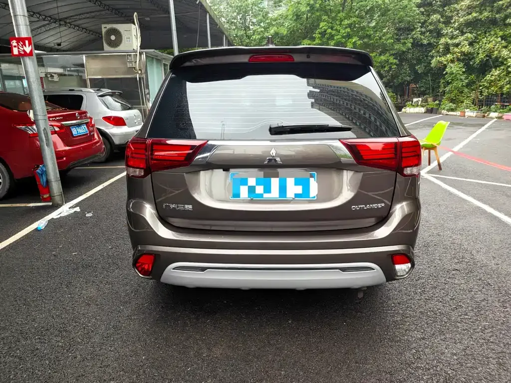 Mitsubishi Outlander — фото 7