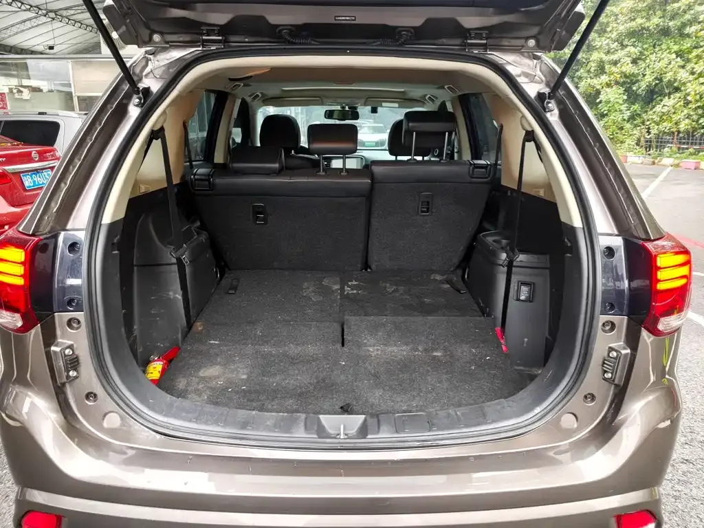 Mitsubishi Outlander — фото 2