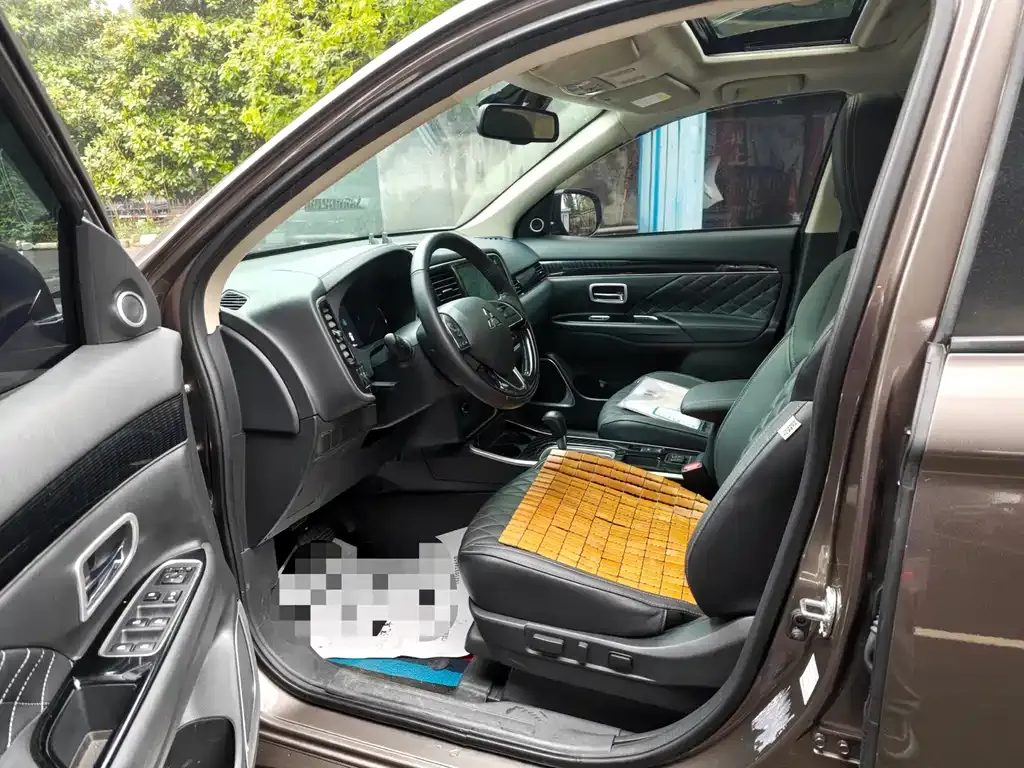 Mitsubishi Outlander — фото 10