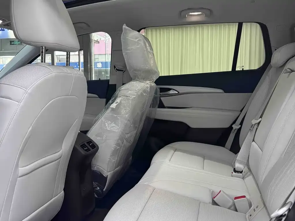 Buick Envision Plus — фото 10