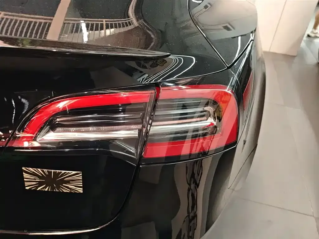 Tesla Model 3 — фото 10