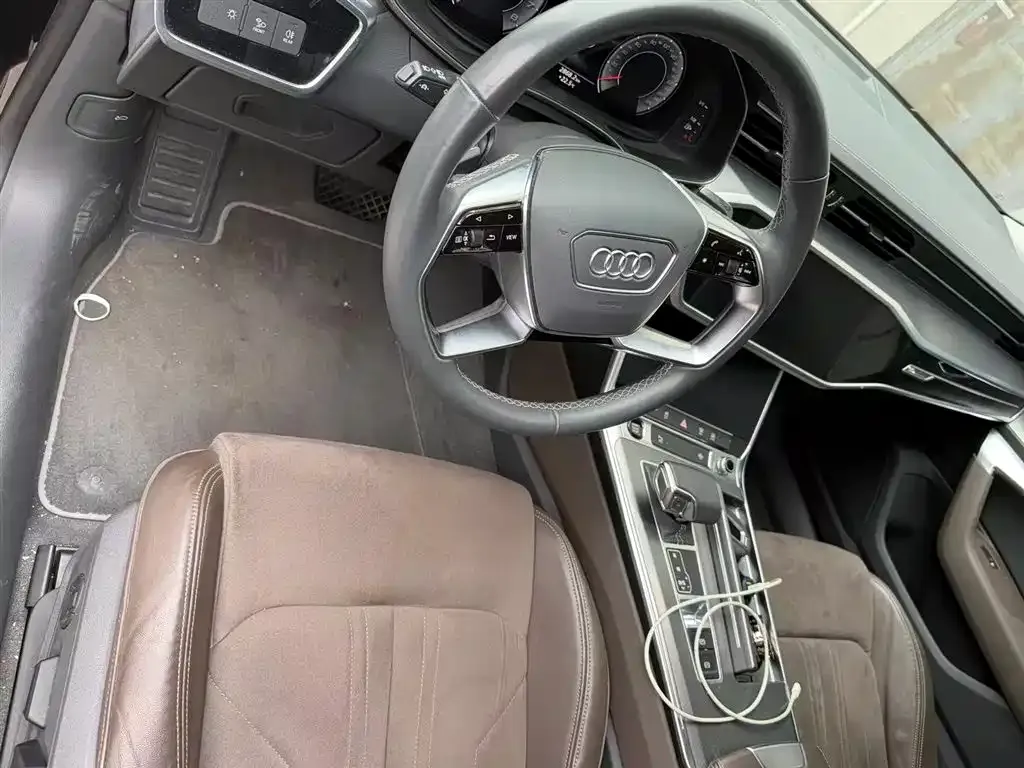 Audi A7L — фото 8