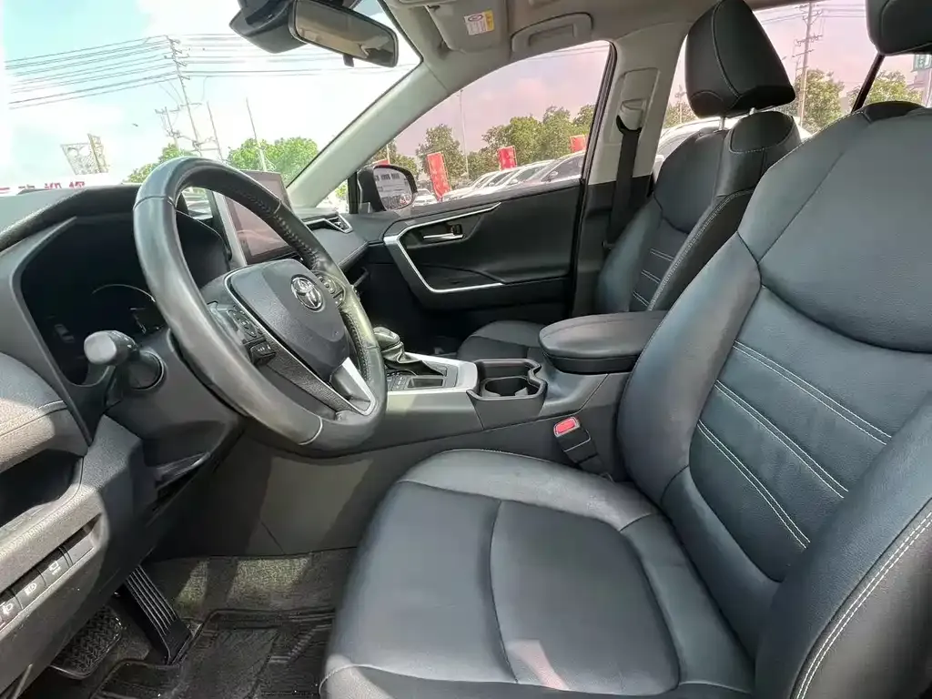 Toyota RAV4 — фото 3