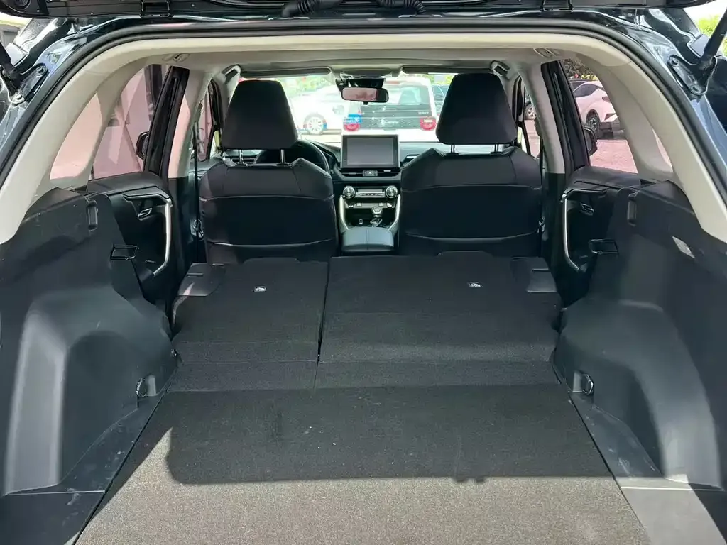 Toyota RAV4 — фото 4