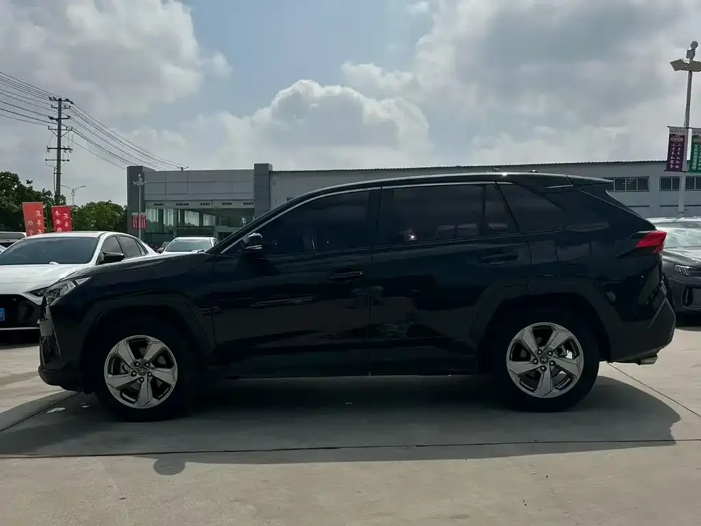 Toyota RAV4 — фото 2