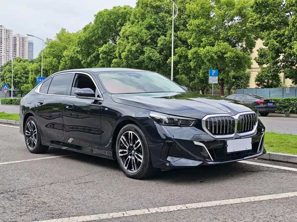 BMW 5 Series — фото 4