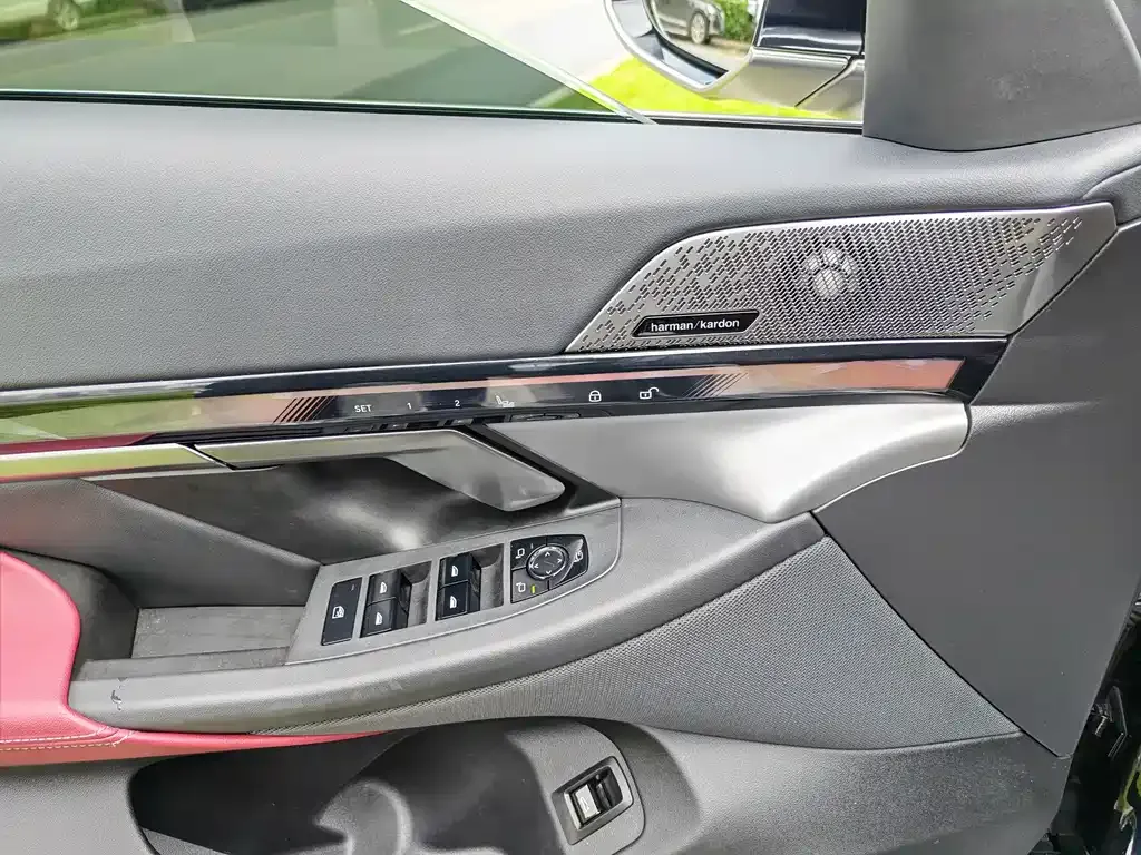BMW 5 Series — фото 10