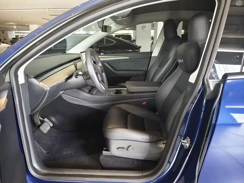 Tesla Model Y — фото 9
