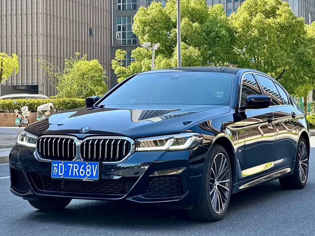 BMW 5 Series — фото 1