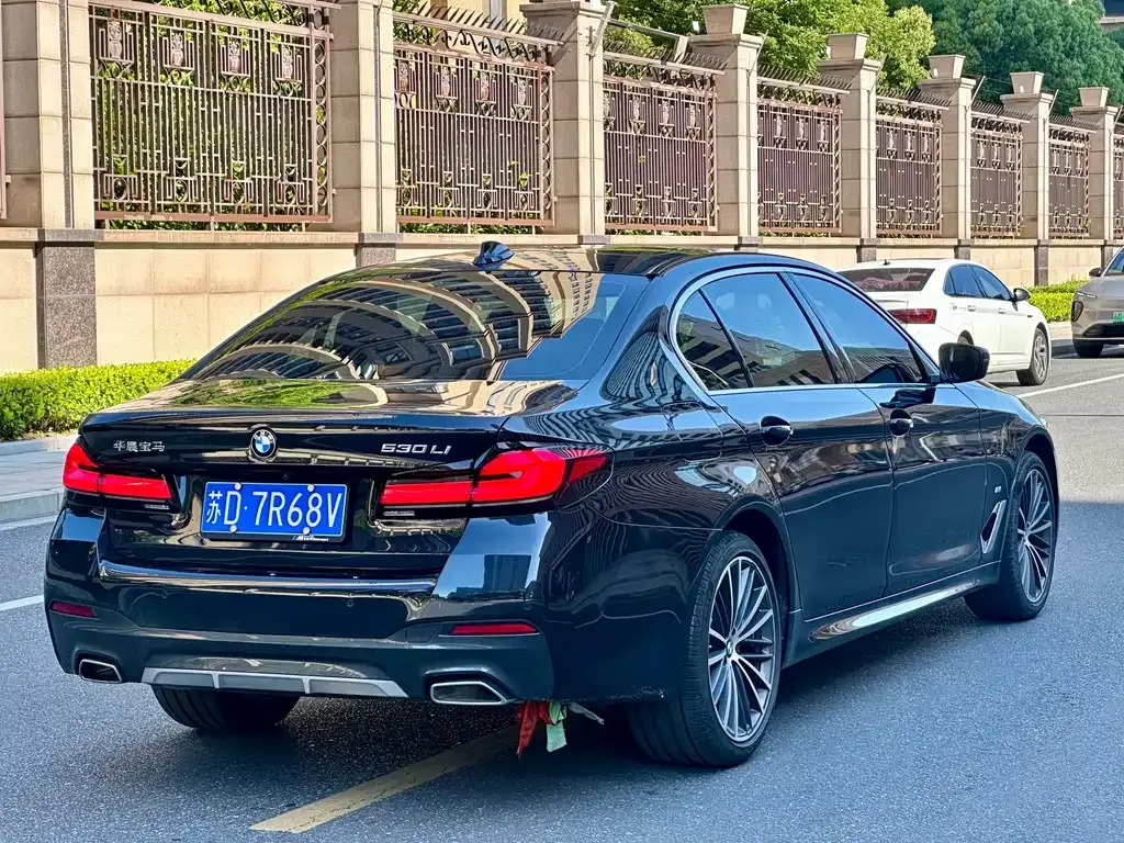 BMW 5 Series — фото 8