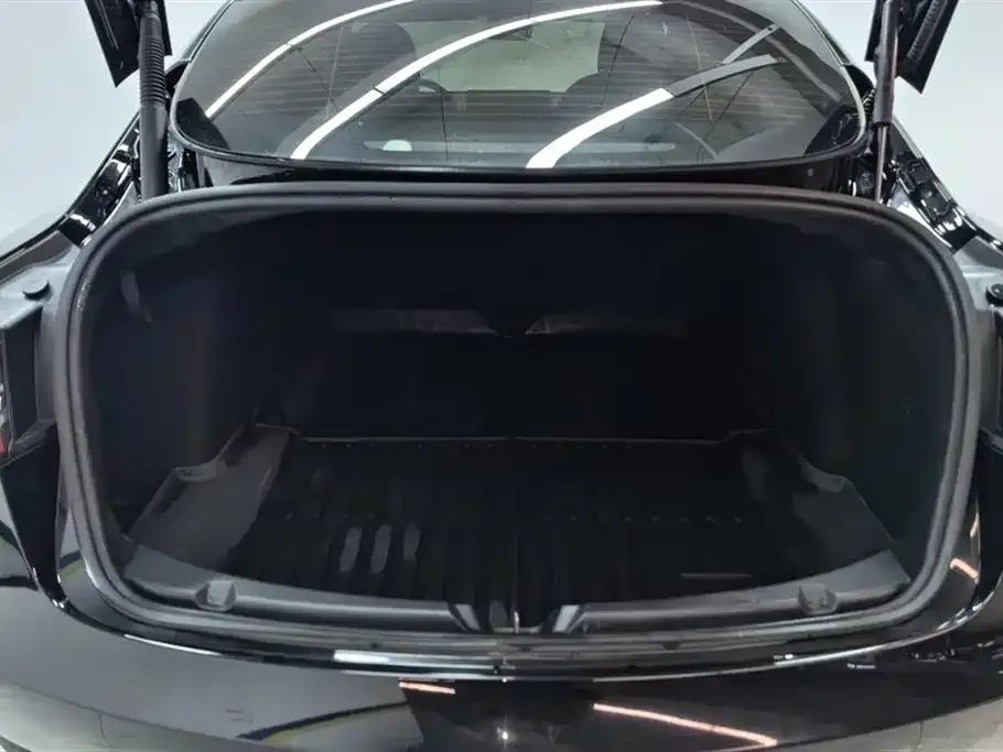 Tesla Model 3 — фото 6
