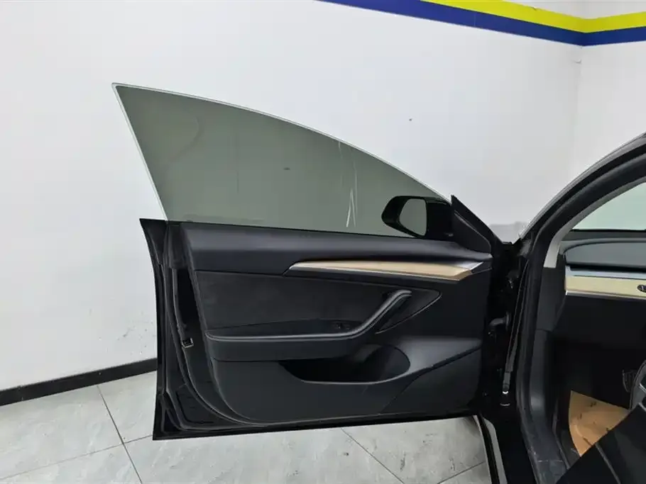 Tesla Model 3 — фото 2