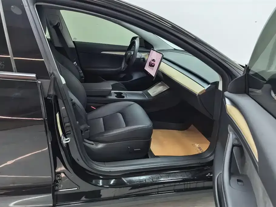 Tesla Model 3 — фото 3