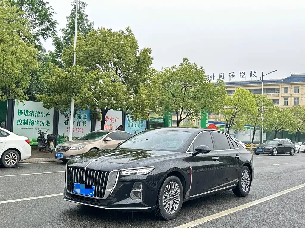 Hongqi H5 — фото 1
