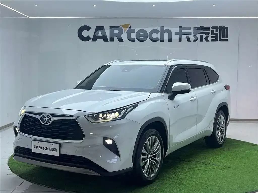 Toyota Highlander — фото 1