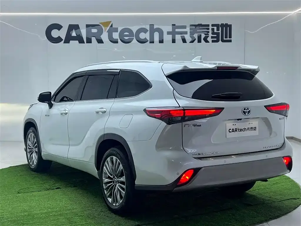 Toyota Highlander — фото 10