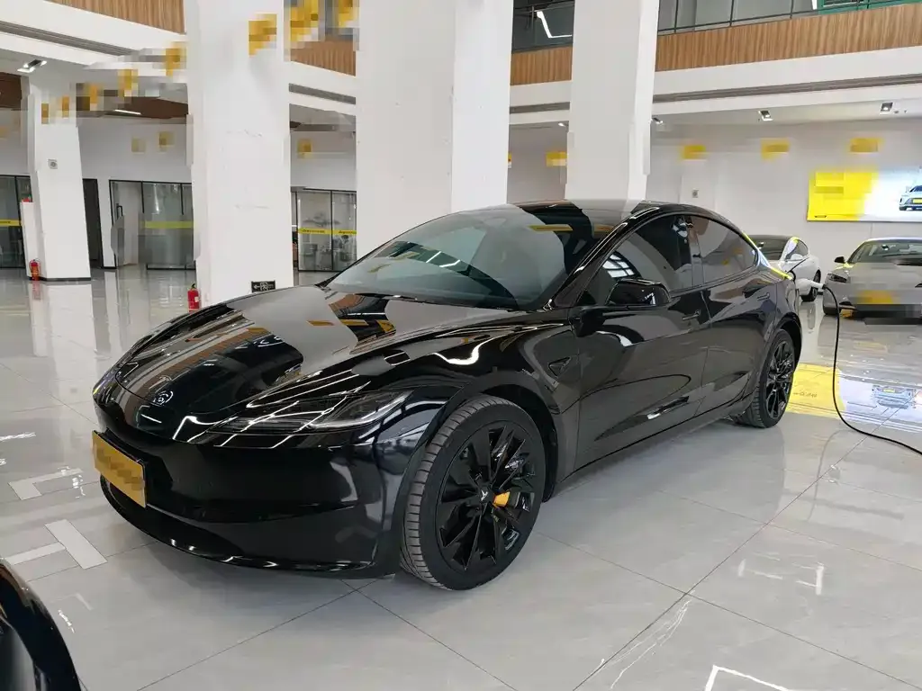 Tesla Model 3 — фото 1