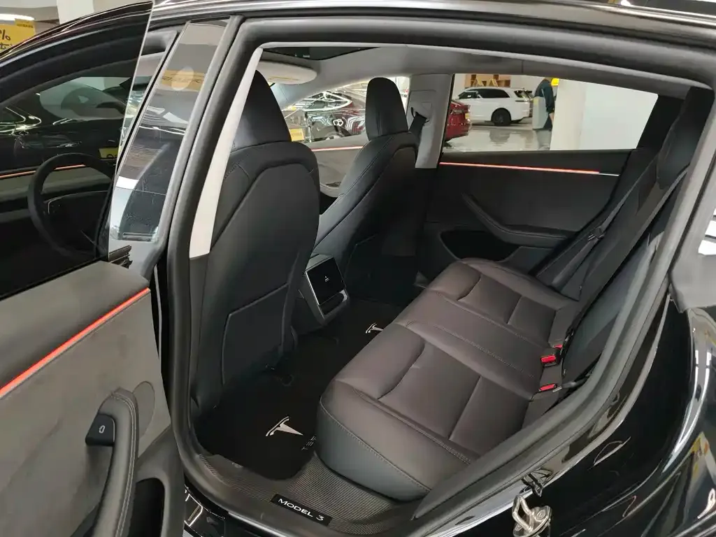 Tesla Model 3 — фото 6
