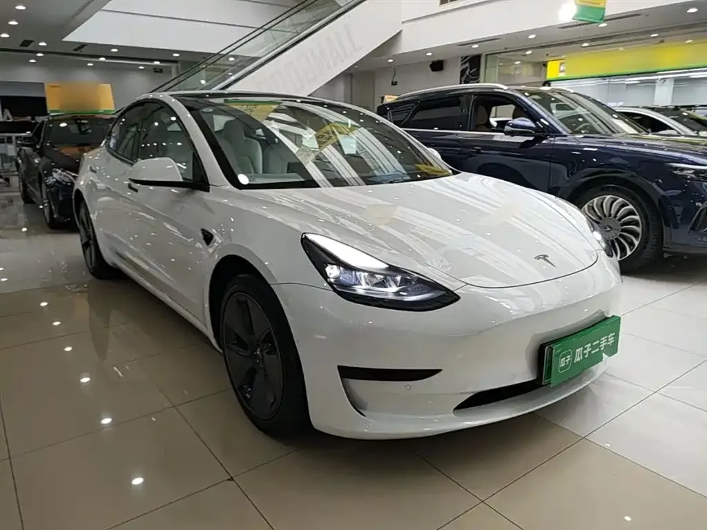 Tesla Model 3 — фото 9