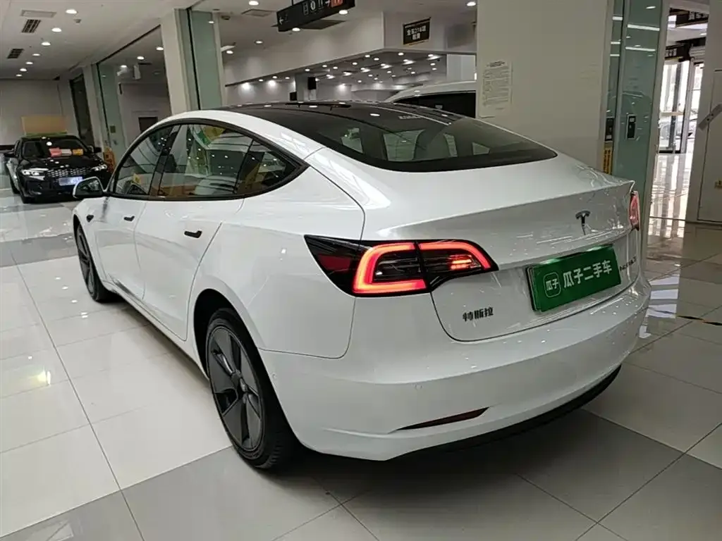 Tesla Model 3 — фото 10