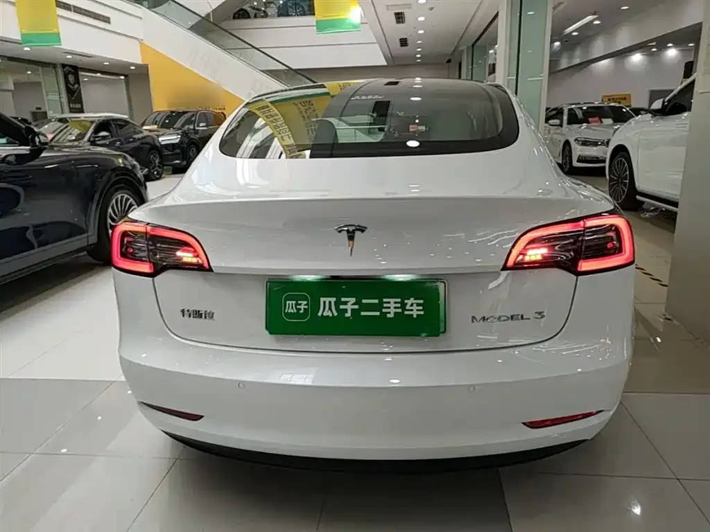 Tesla Model 3 — фото 8