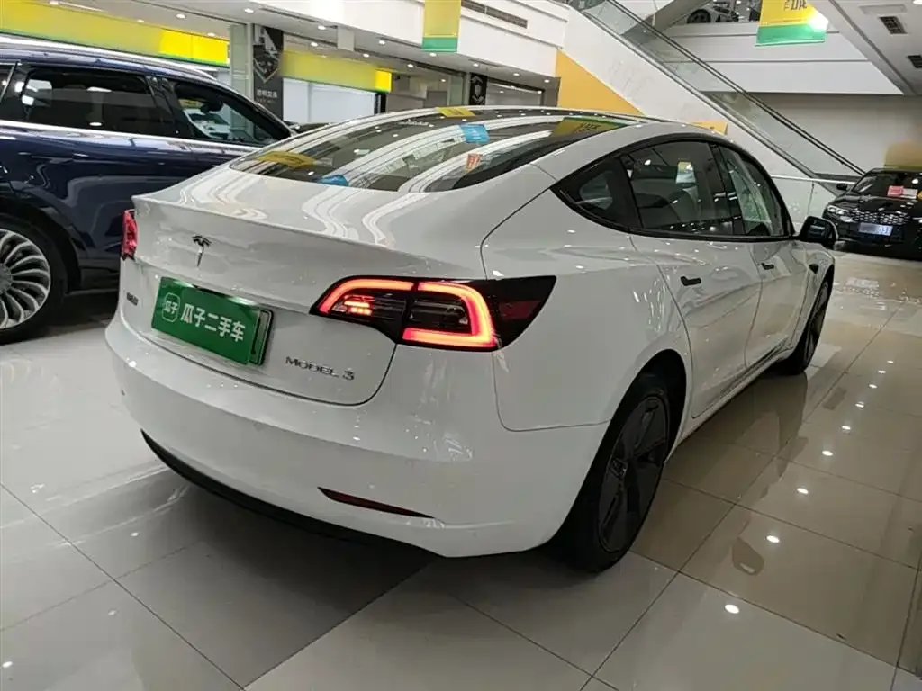 Tesla Model 3 — фото 3