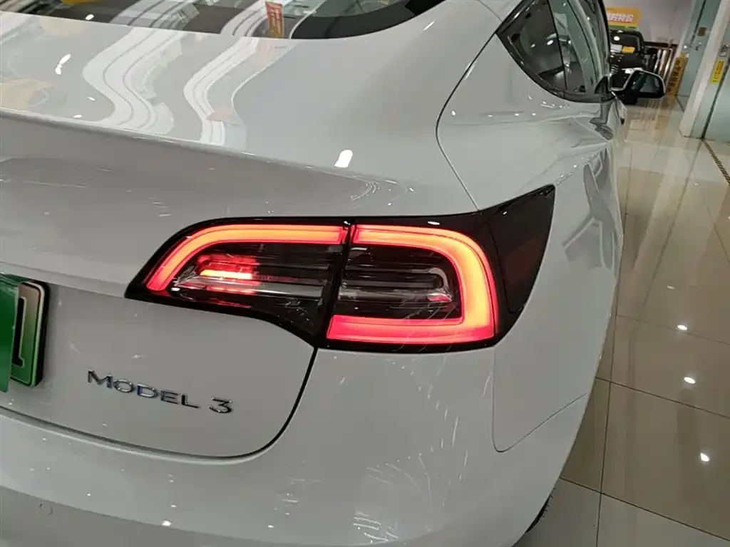 Tesla Model 3 — фото 5