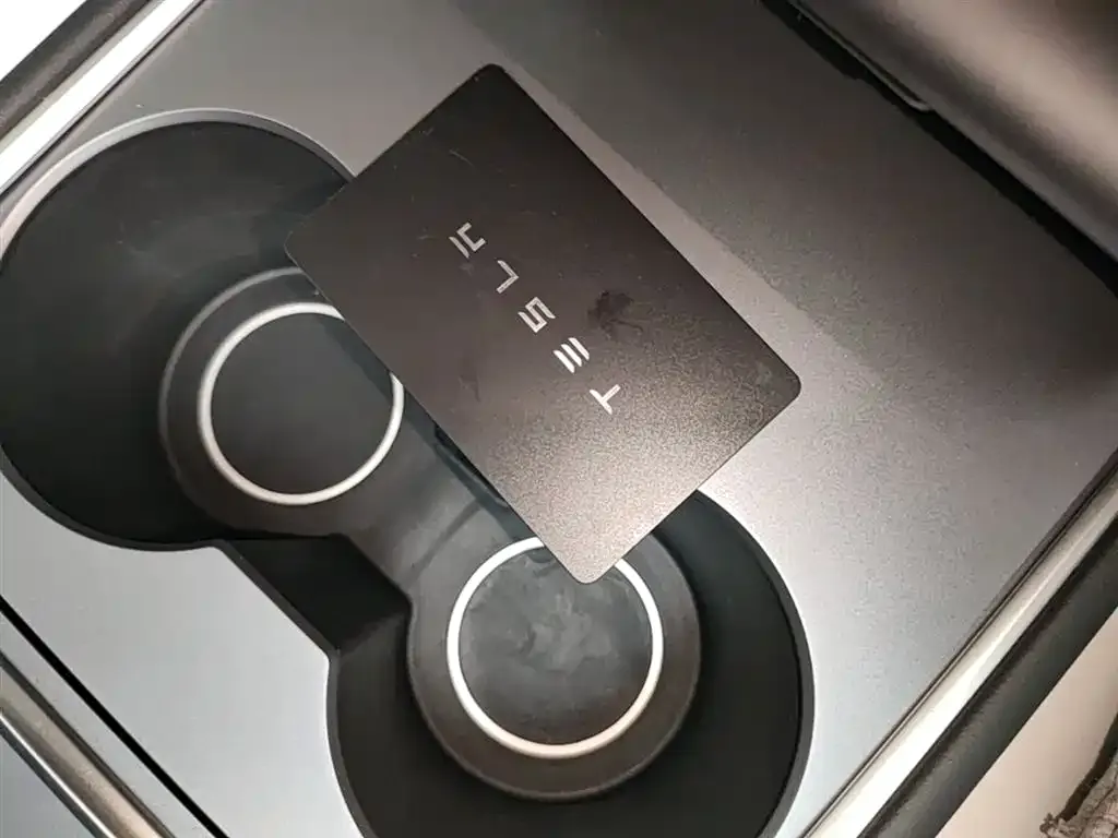 Tesla Model 3 — фото 7