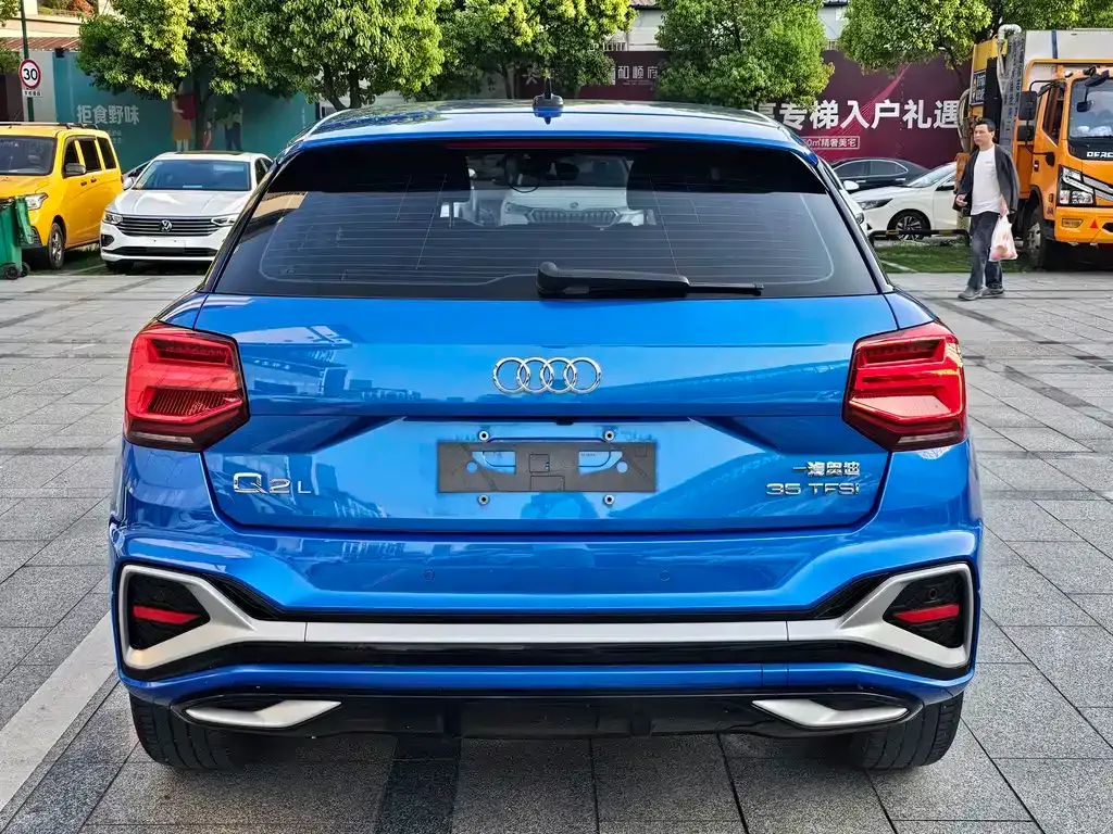 Audi Q2L — фото 8