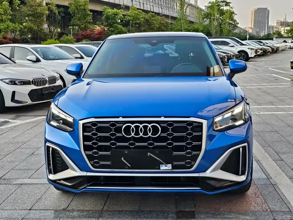 Audi Q2L — фото 9
