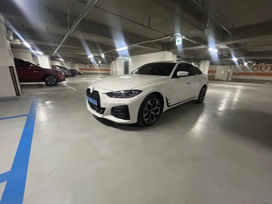 BMW i4 — фото 8